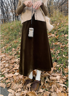 花吉Q511深棕绿色高级感细腻丝绒A字半身裙2025年新款秋冬半裙