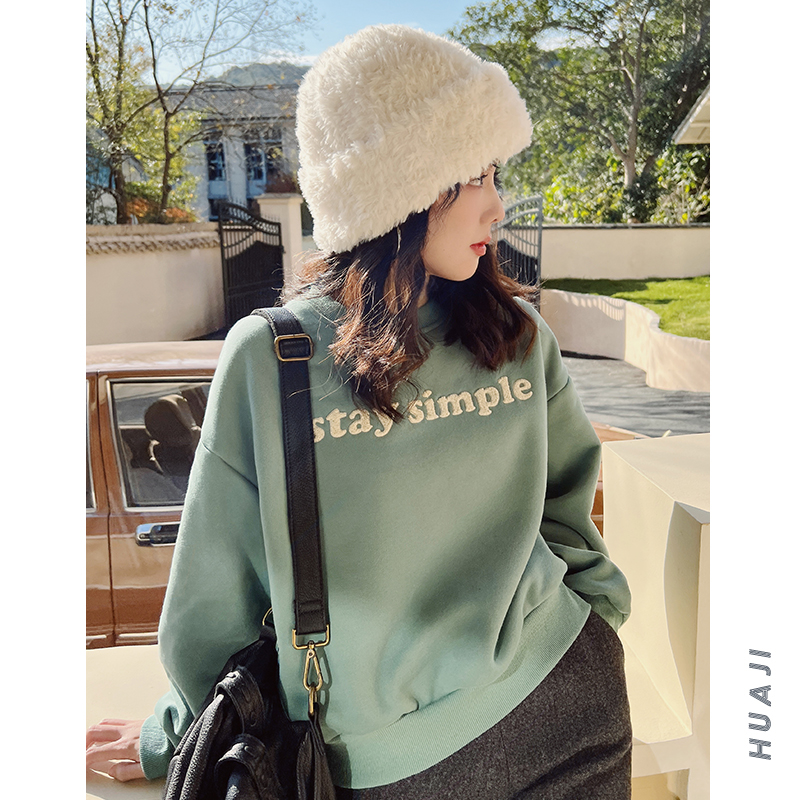 无帽字母加绒圆领短款卫衣