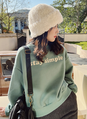 花吉B020蓝色撞色毛巾绣无帽字母加绒圆领短款卫衣女2026年新款冬