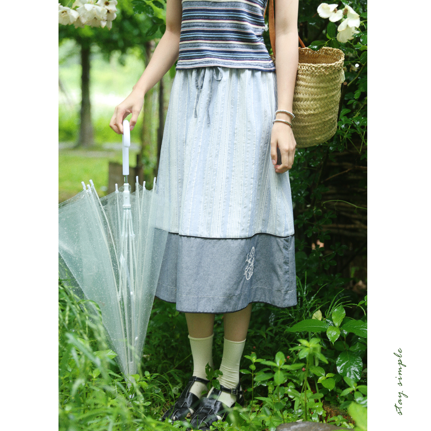 花吉蓝色条纹拼接宽松系带半身裙