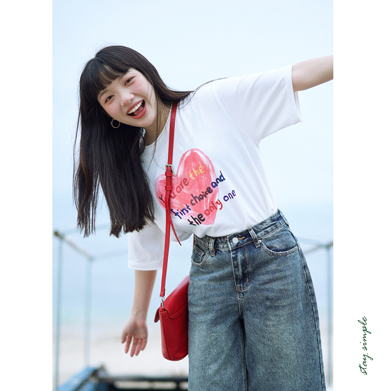 花吉B732白色爱心彩色字母印花套头卷边短袖T恤女2025新款夏上衣