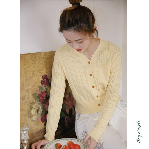 花吉B666芝士黄学院风麻花撞色扣V领针织衫女2026新款春开衫上衣