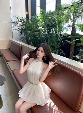 重工镶钻挖肩挂脖连衣裙女夏季气质修身花苞裙子白色收腰a字短裙