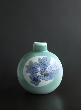 日本有田烧名家手工刻绘银莲花瓷圆球型瓷花瓶插花器日式家居摆件