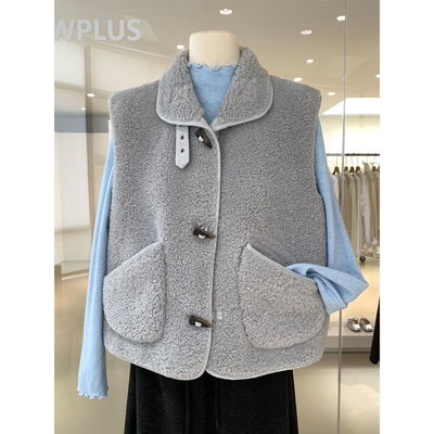 奶呼呼羊羔毛牛角扣皮毛一体马甲