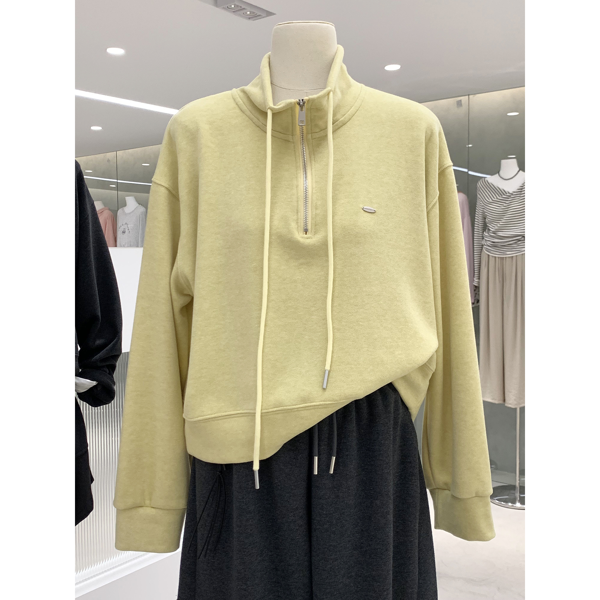 ins博主感宽松立领半开拉链卫衣