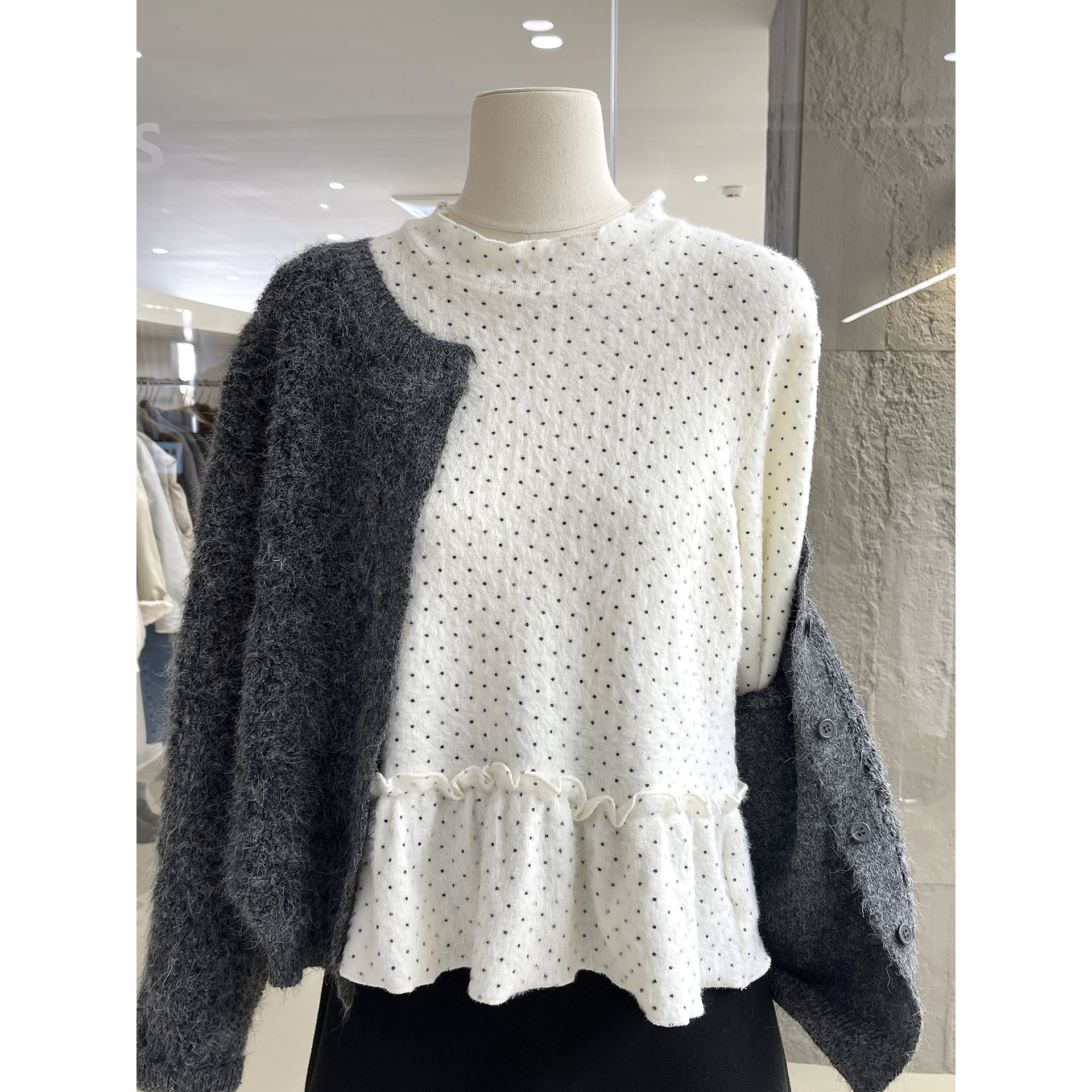 韩系甜美波点荷叶边仿貂绒打底衫