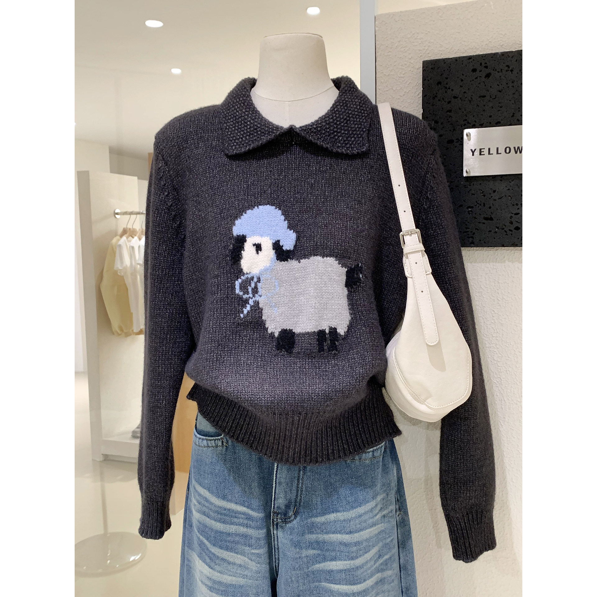 软萌暴击！可爱小羊提花翻领毛衣