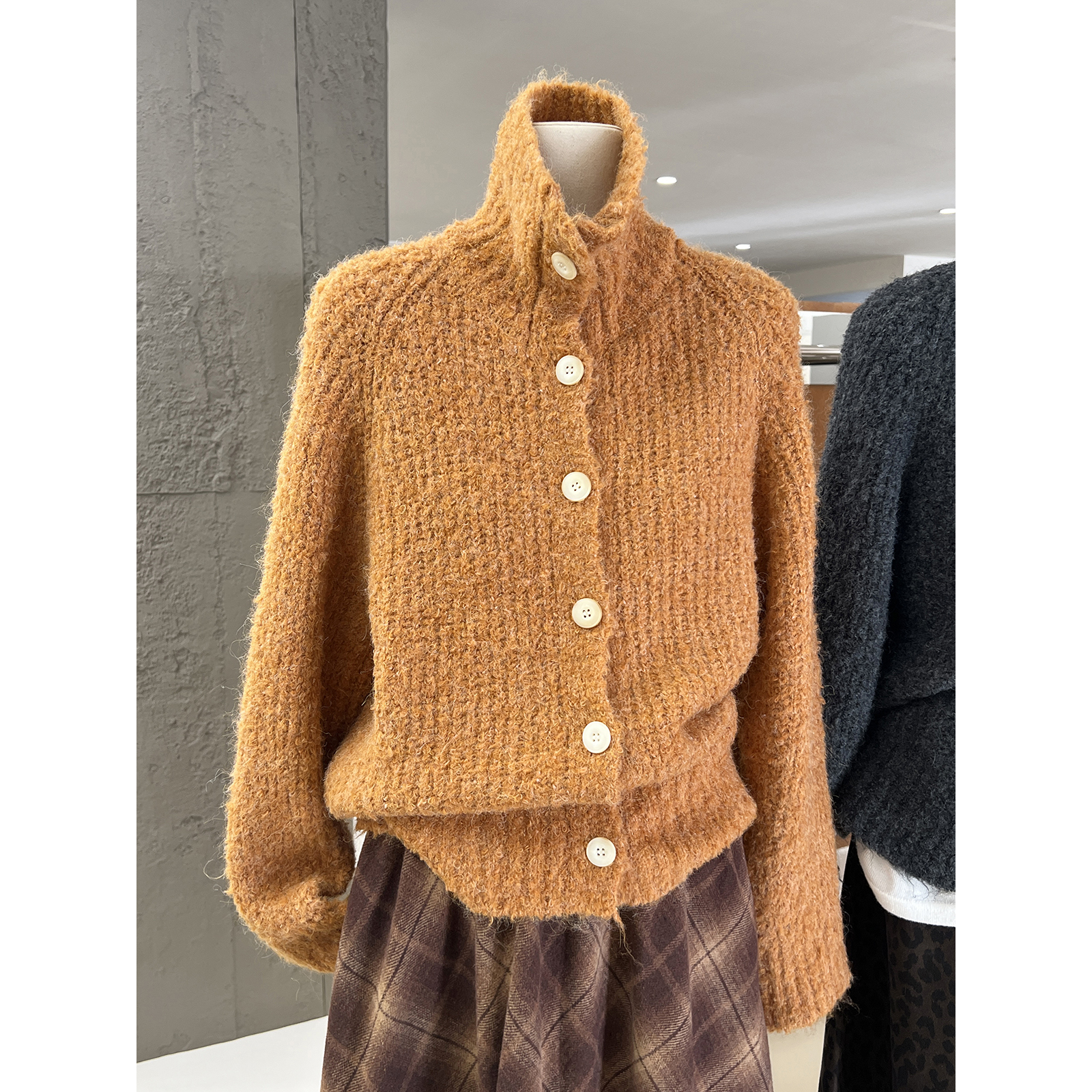 韩系慵懒感高领单排扣毛衣针织衫