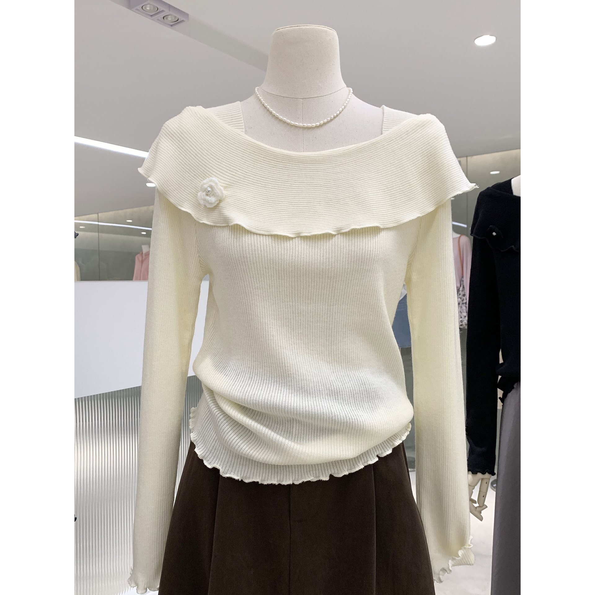 甜妹专属！荷叶领一字肩针织衫