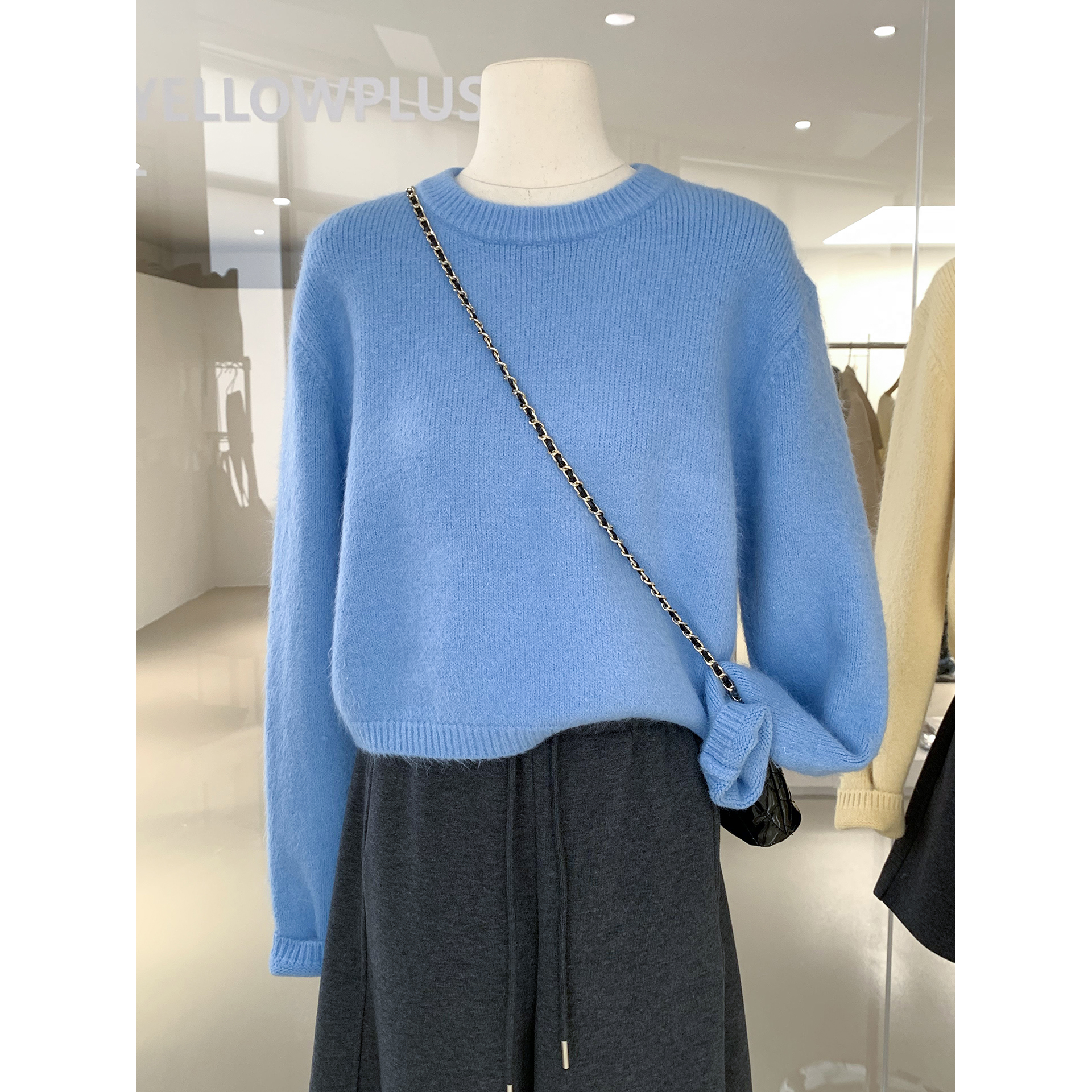 显白减龄奶油色纯色圆领套头毛衣