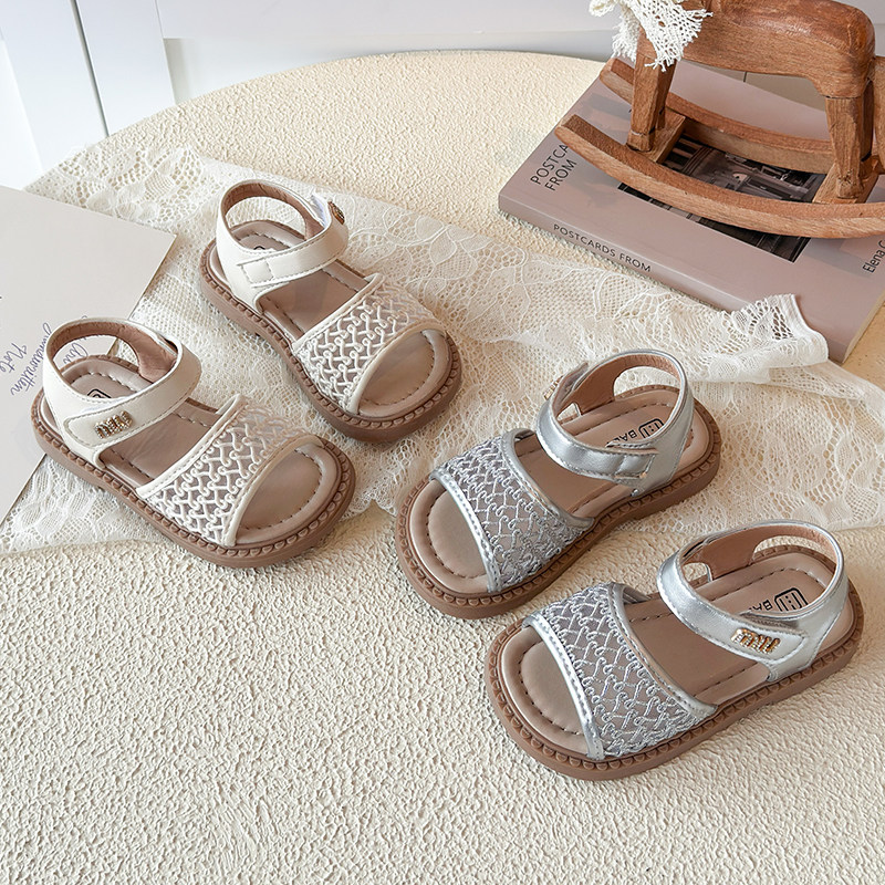 韩版女童鞋2026夏季新款小女孩甜美镂空软底公主鞋水钻金属扣凉鞋