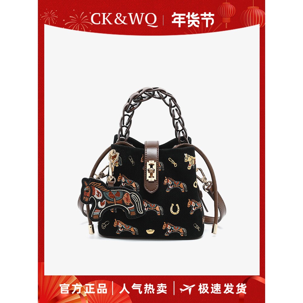 小CK&WQ官网正品包包女式轻奢小众2026新款爆款单肩包小马刺绣菜