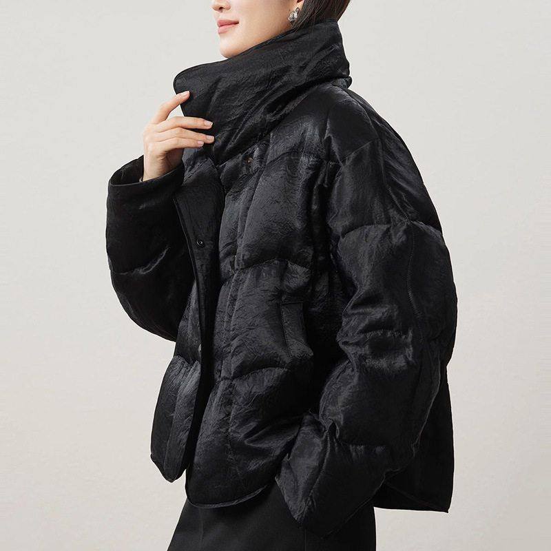 90鹅绒光泽皱面醋酸高端鹅绒服