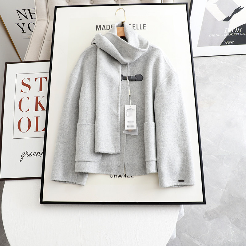 麦系の配围巾！2025冬新款时尚百搭宽松显瘦小香风短款毛呢外套女