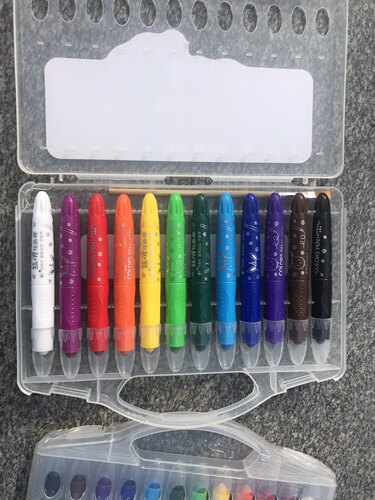 特价小鱼儿12色粗杆水溶性油画棒  外包装盒坏了