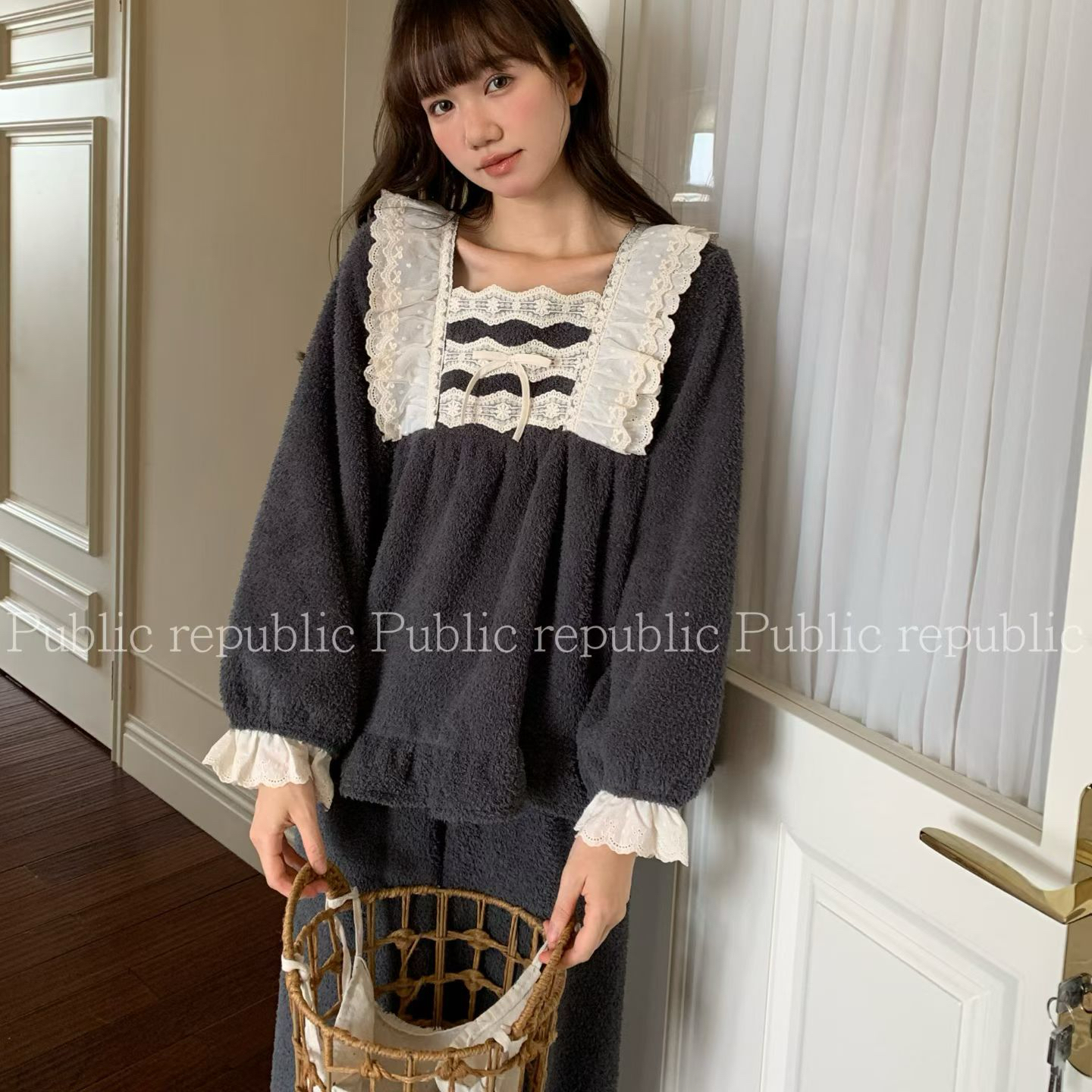 Public republic韩国冬季保暖加绒毛绒蕾丝花边方领套头家居服女
