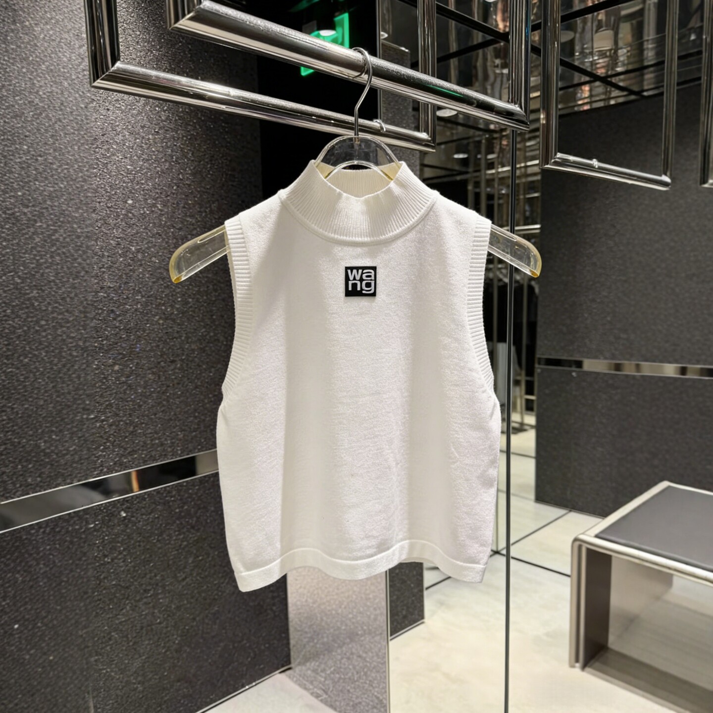 大王短款无袖t恤女性感风半高领