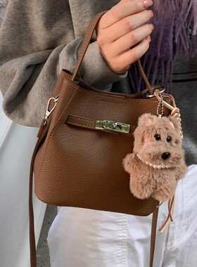 MK DA女包2025新款复古真皮质感手提水桶包百搭高级感单肩斜挎包