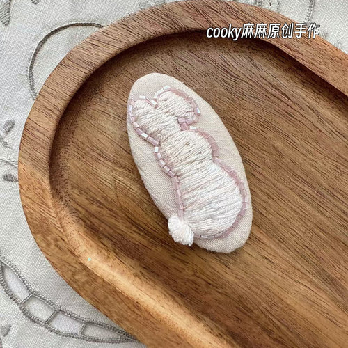 气质款「cooky麻麻原创手作」刺绣订珠小兔子发夹边夹