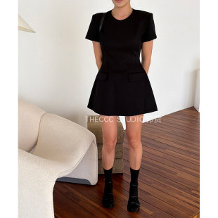 收腰连衣裙简约短裙小黑裙 圆领垫肩短袖 韩货代购 26春