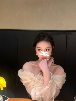 小众盐系轻熟一字肩上衣