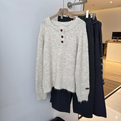 韩系慵懒风穿搭！2025秋冬新款圆领软糯宽松休闲套头针织毛衣女