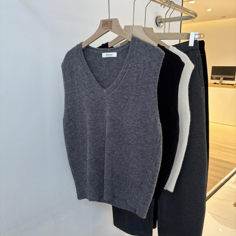 韩系简约叠穿！2025秋季新款洋气v领百搭休闲无袖针织马甲背心女
