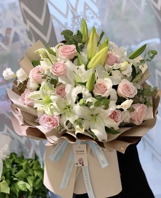 【清爽纯洁】11朵百合11枝粉玫瑰花送老婆送女友阆中同城花店送花