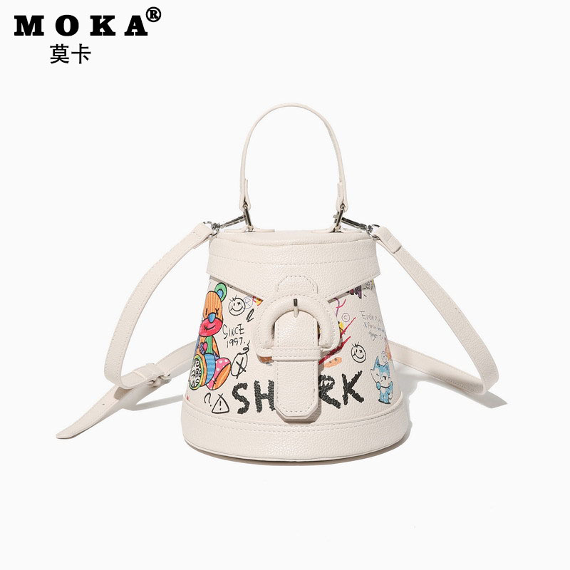 可爱涂鸦熊水桶包女2025新款