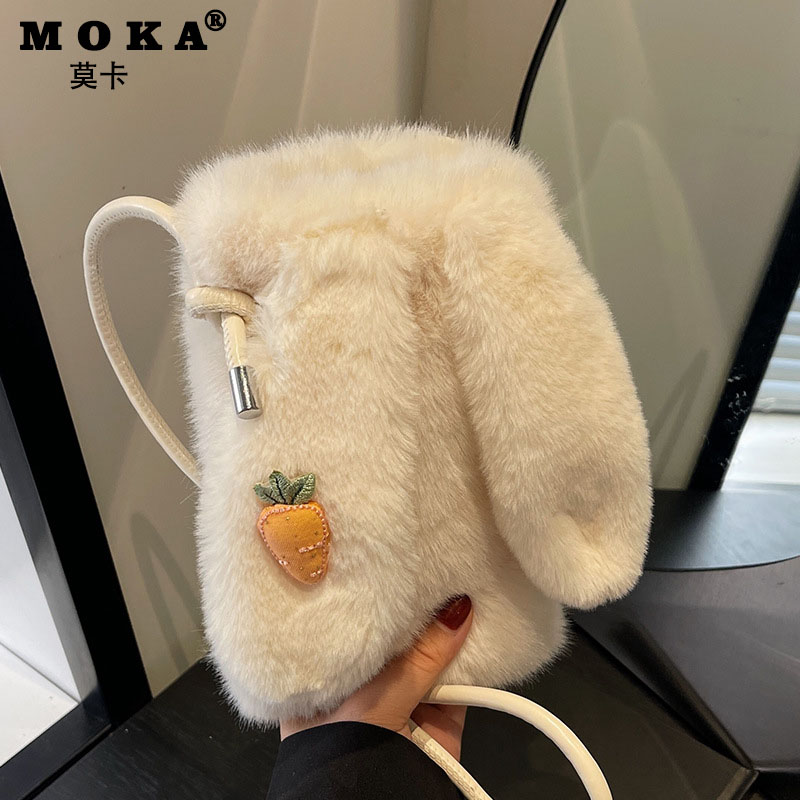 手机包女斜挎2025新款秋冬超火毛茸茸兔子包可爱公主风儿童小挎包