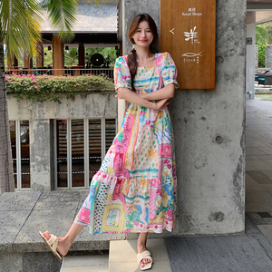 多巴胺印花吊带裙女夏日穿搭2025新款防晒开衫度假风连衣裙图片