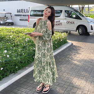 绿色碎花露肩连衣裙女夏季2025年新款法式绝美温柔风海边度假长裙图片