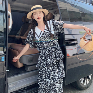 法式娃娃领碎花连衣裙女夏2025年新款别致绝美泡泡袖雪纺蛋糕长裙图片