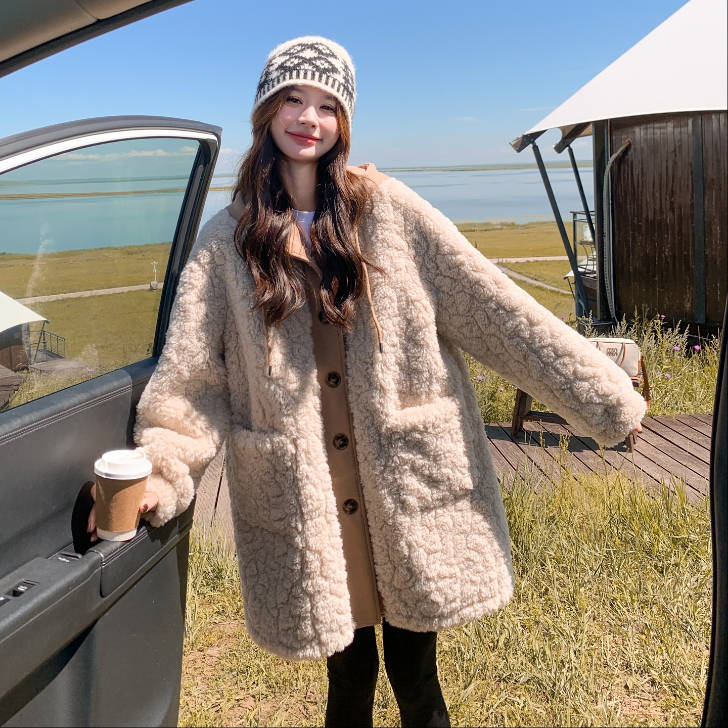 现货主推！奶咖色拼接连帽毛毛外套B260-5302-P215K298，女装皮草，芭图娜