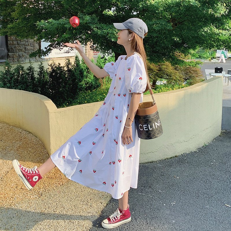 白色泡泡袖碎花连衣裙女2025夏季新款韩系甜美减龄气质温柔风长裙图片