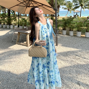 夏日漂亮印花蝴蝶蓝色连衣裙女2025新款海岛度假无袖清冷气质长裙图片