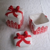 手绘立体蝴蝶结盖圣诞树图案陶瓷储物罐糖果罐杂粮罐子