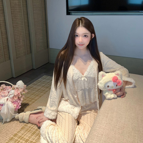 LAria皎皎白月 海岛绒秋冬季长袖睡衣女2026新款薄绒家居服三件套