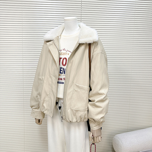 奶黄色羊羔毛翻领皮衣羽绒服女2024冬季新款小个子加绒加厚短外套