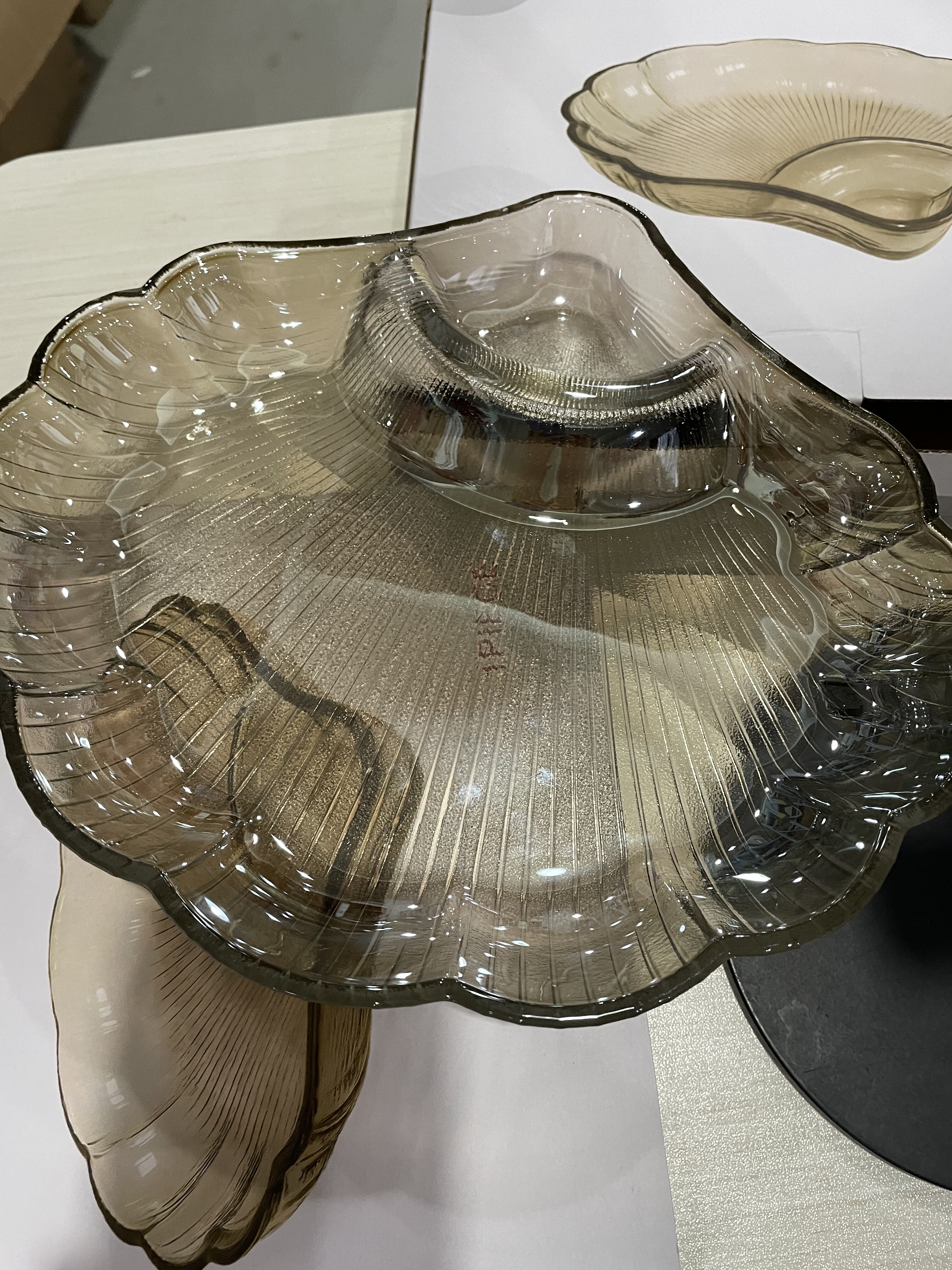 贝壳玻璃盘一个  14-1