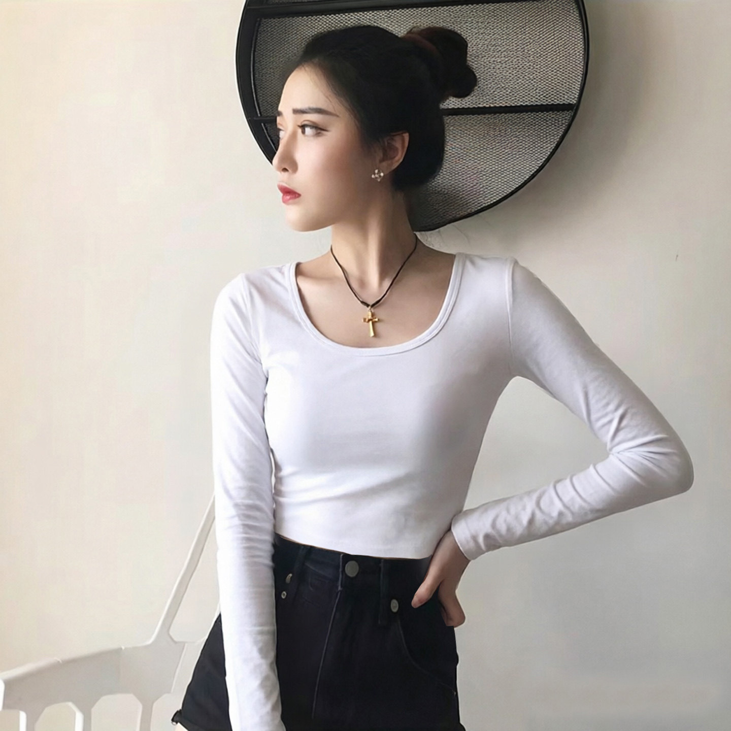 短款性感舞蹈服女瑜伽前后大圆双U领低领口露背t恤白色上衣女长袖