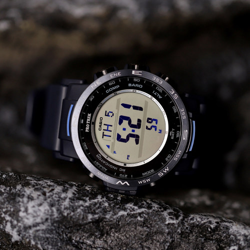 卡西欧男士数显户外三重感应腕表