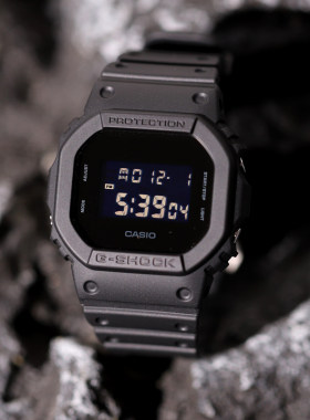 卡西欧G-SHOCK酷黑防水数显表