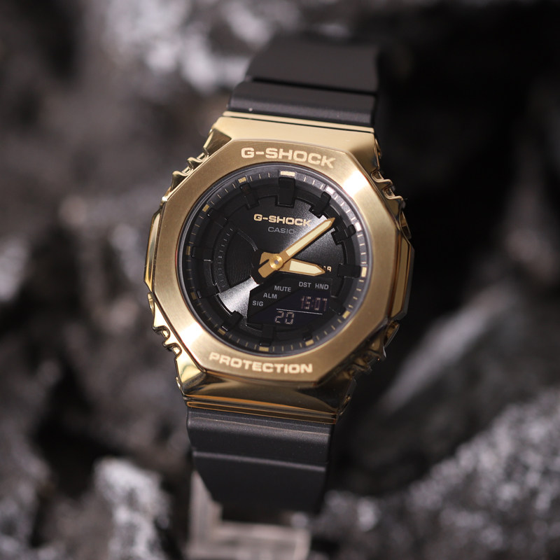 卡西欧G-SHOCK黑金女表小方块