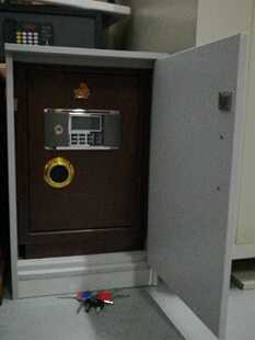 虎牌床头柜式保险箱高度60公分白色商务办公室财务保险箱深圳仓库