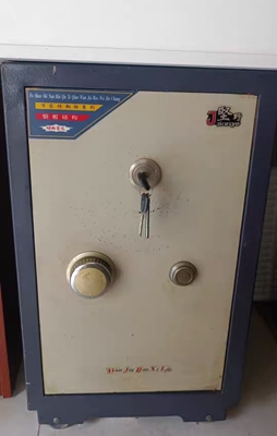 坚野保险柜，36*39*67高，带钥匙，功能正常