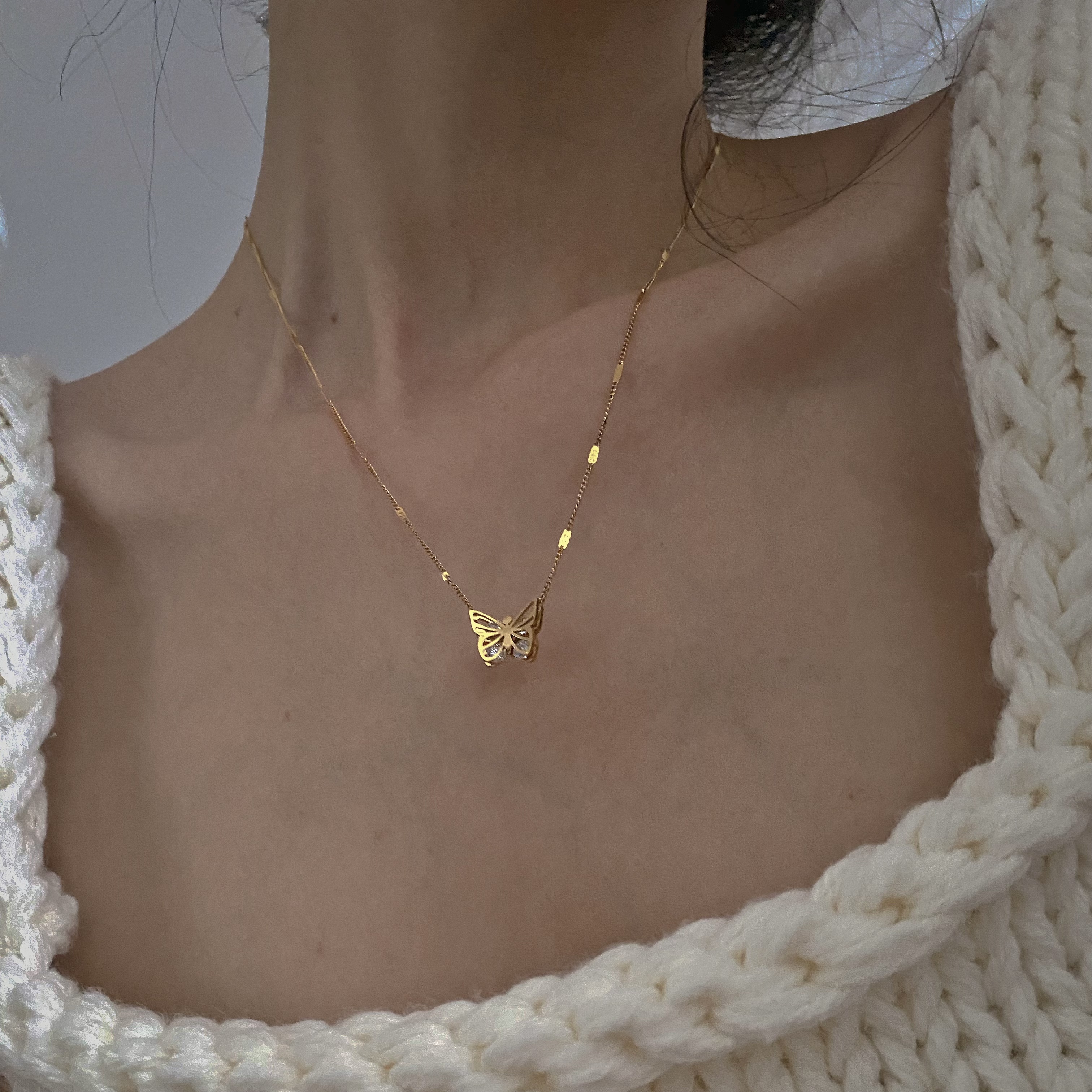 法式唯美别致线条高亮锆石小蝴蝶项链女 小众保色钛钢镀18K金简约