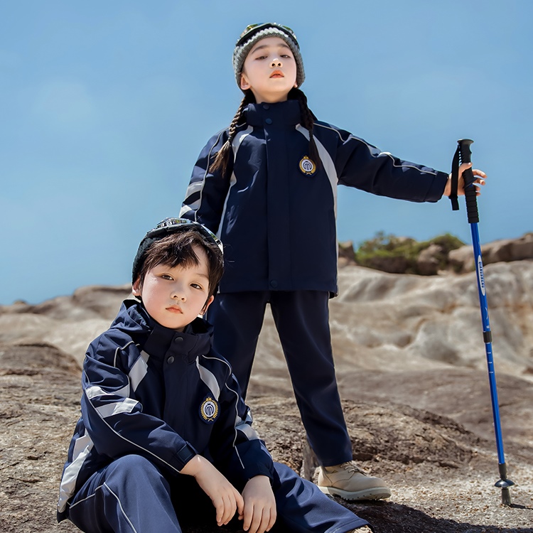 小学生校服秋冬冲锋衣三件套幼儿园园服冬季三件套运动学院风班服
