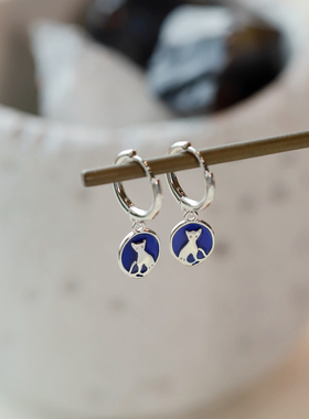简约复古蓝色几何圆牌耳环2026新款爆款高级感少女气质猫咪耳扣女